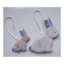 Holz-Hase geschnitzt flieder 10cm<br>1 Stück